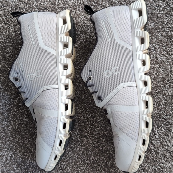 On Running Women's 9.5 med CLOUD 5 WATERPROOF running shoes - Glacier/White - Picture 5 of 11